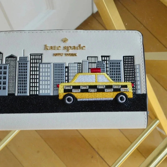 Kate Spade KJ058 NYC Big Apple Medium Wallet - Picture 2 of 9